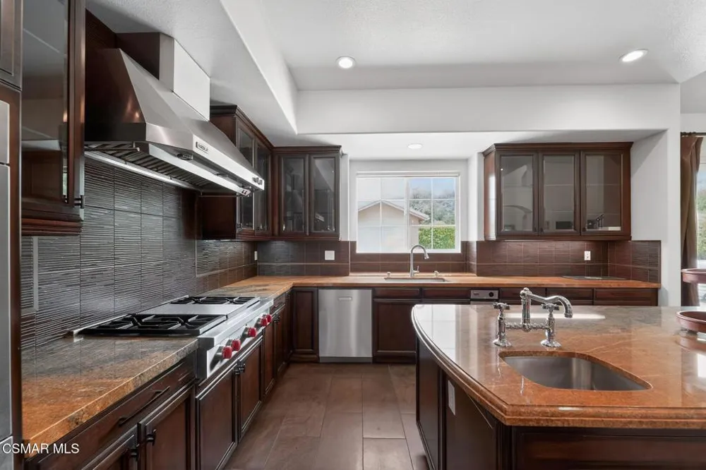 9651 Sagebrush Avenue Chatsworth, CA 91311