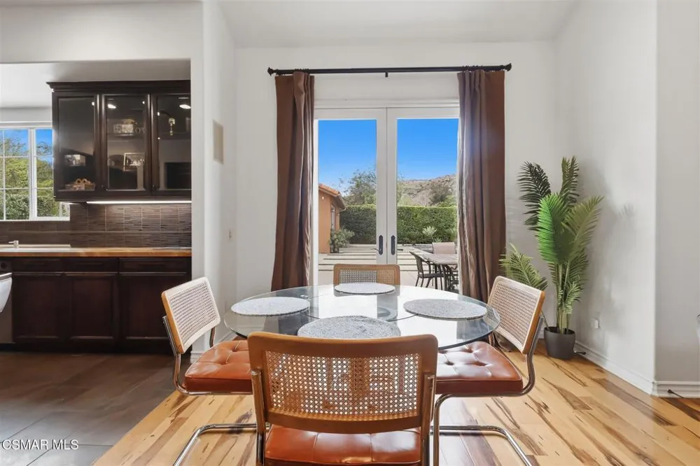 9651 Sagebrush Avenue Chatsworth, CA 91311