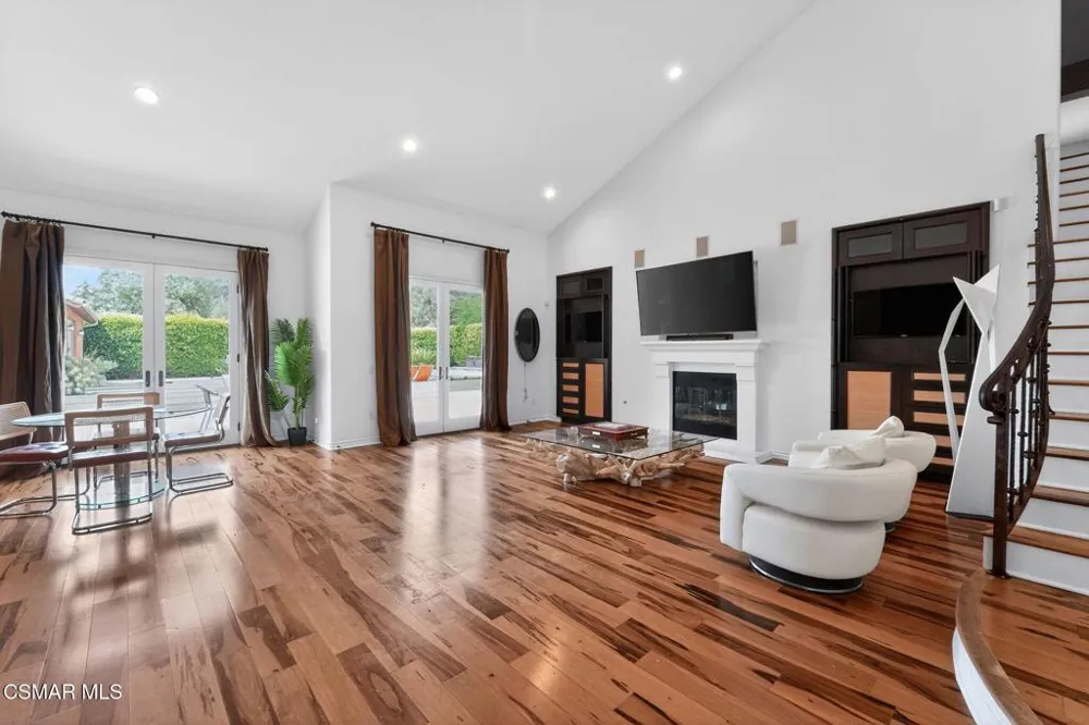 9651 Sagebrush Avenue Chatsworth, CA 91311