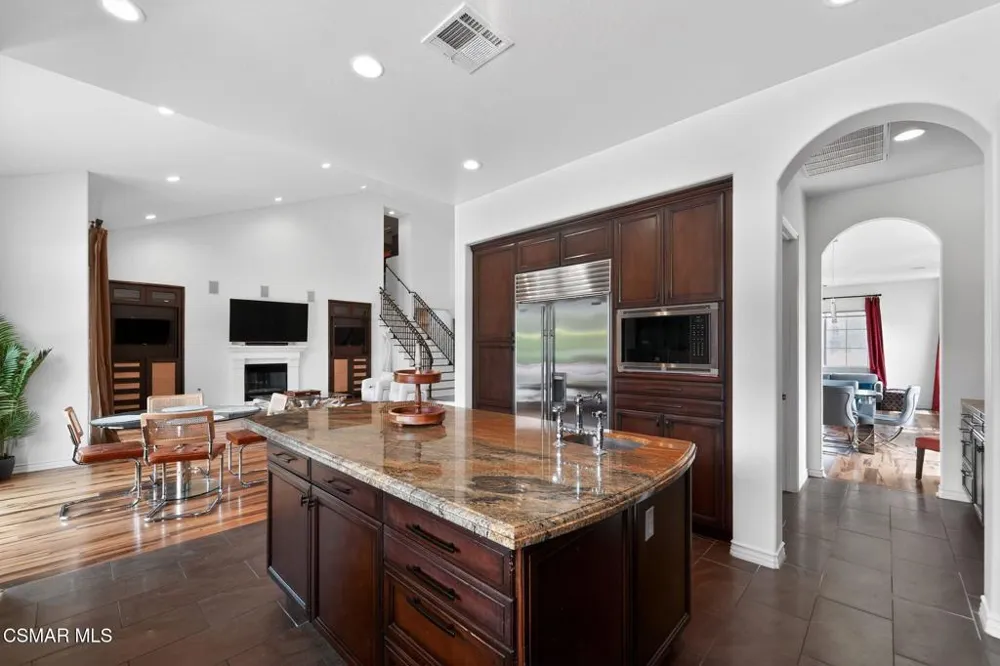 9651 Sagebrush Avenue Chatsworth, CA 91311