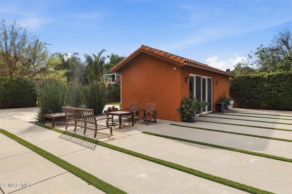 9651 Sagebrush Avenue Chatsworth, CA 91311
