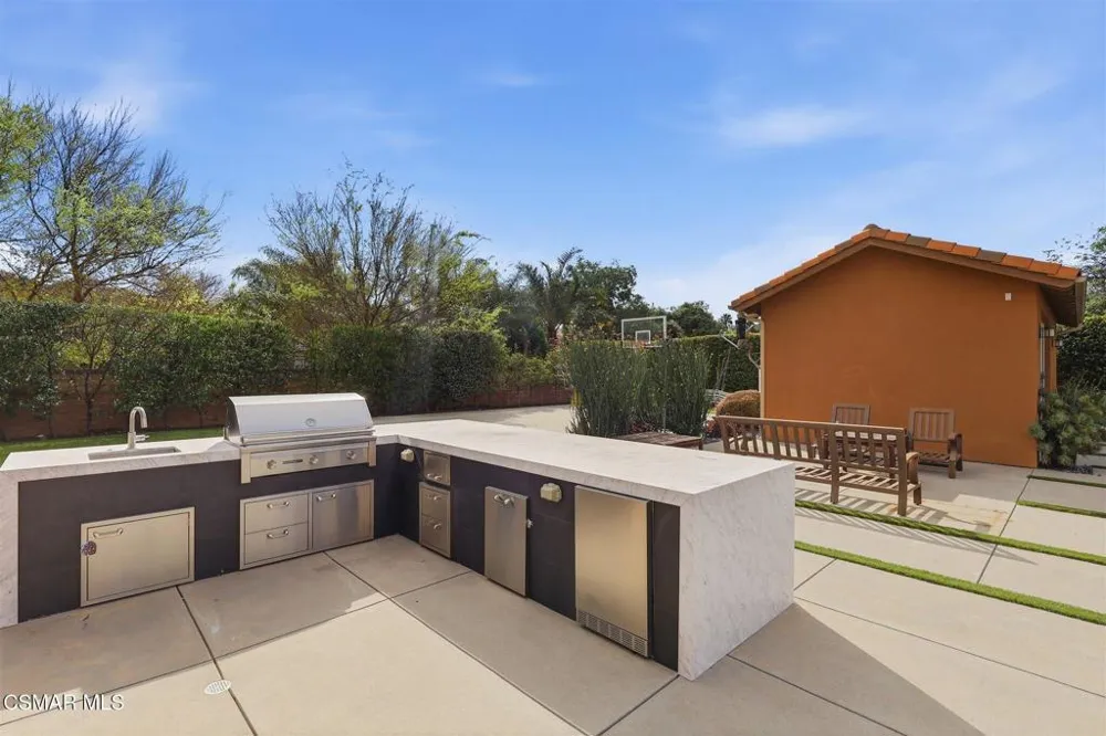 9651 Sagebrush Avenue Chatsworth, CA 91311