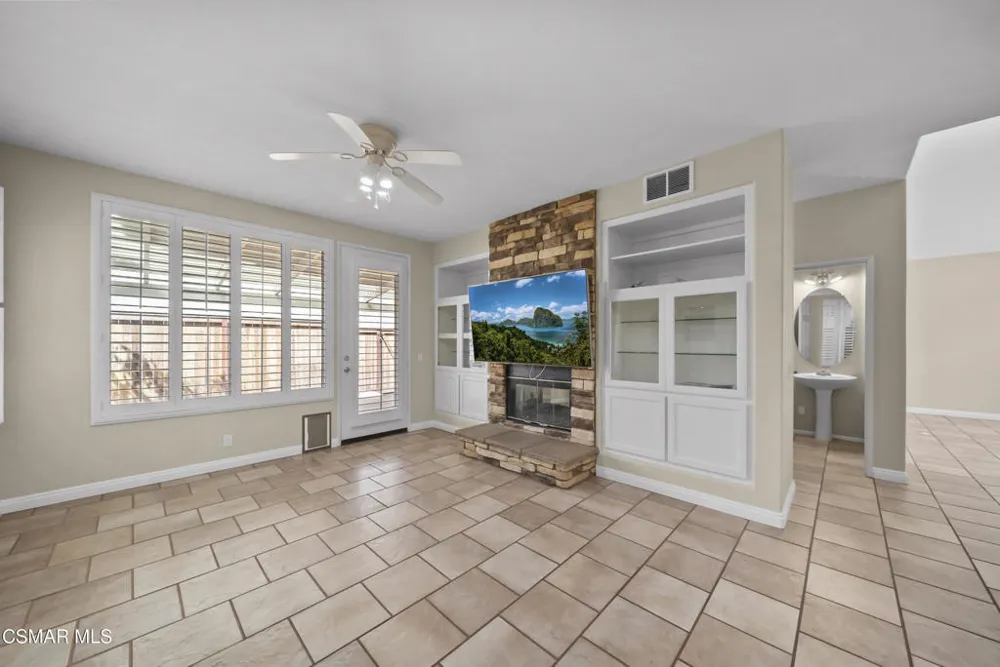 2503 Via Mantilla Camarillo, CA 93010