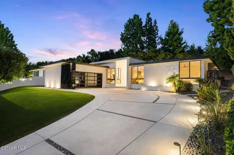 4400 Topanga Canyon Boulevard