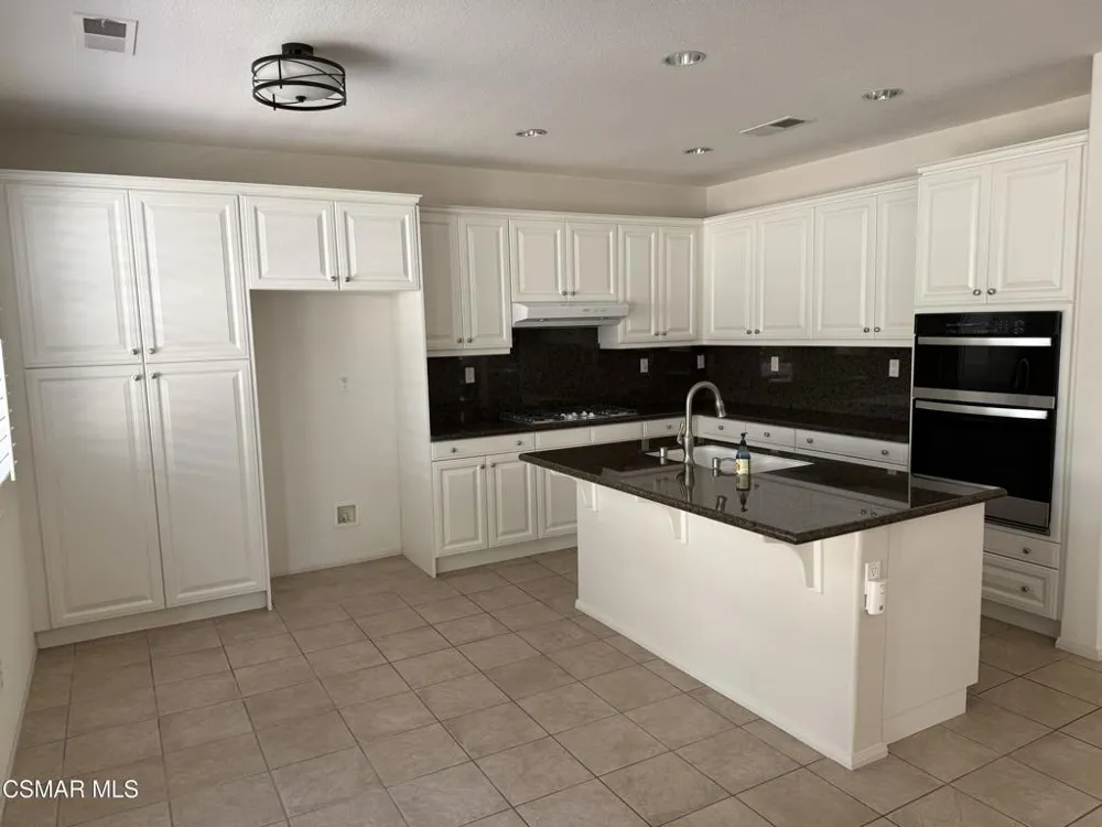 600 Clearwater Creek Drive Newbury Park, CA 91320
