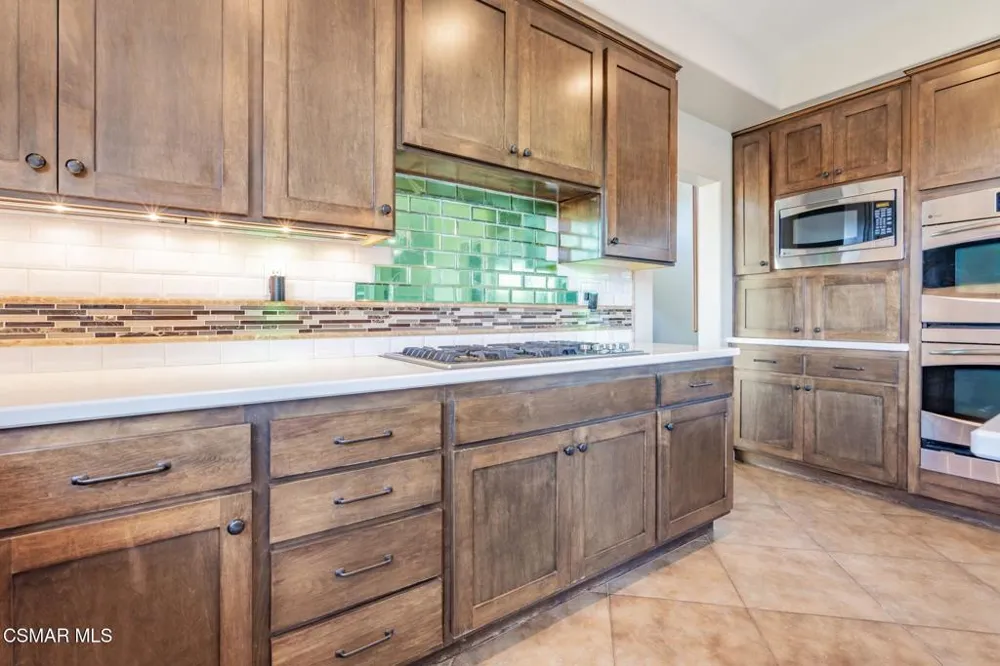 713 Twillin Court Simi Valley, CA 93065