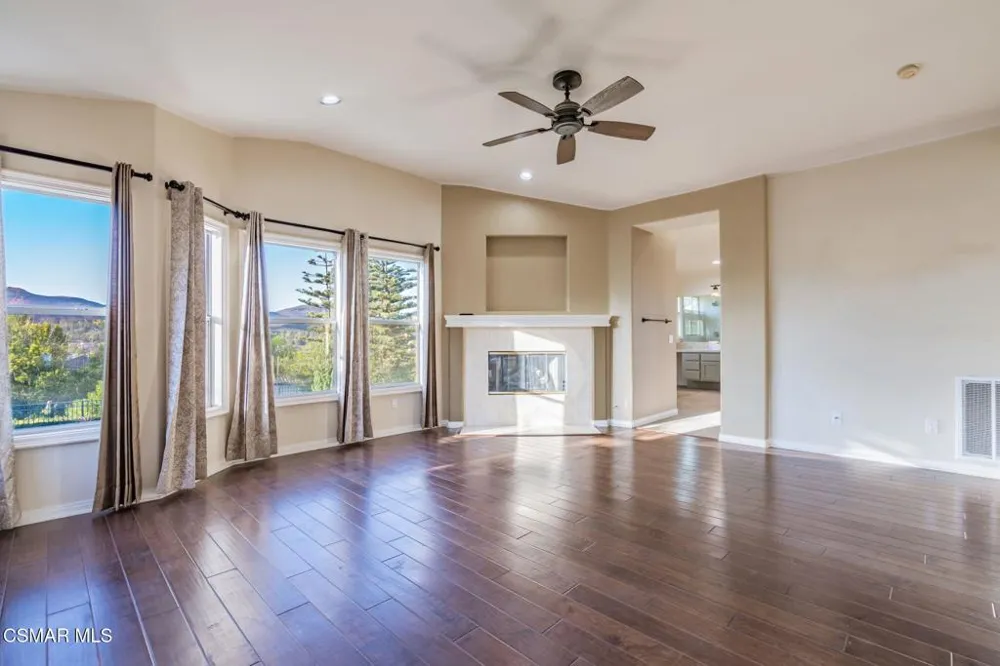 713 Twillin Court Simi Valley, CA 93065