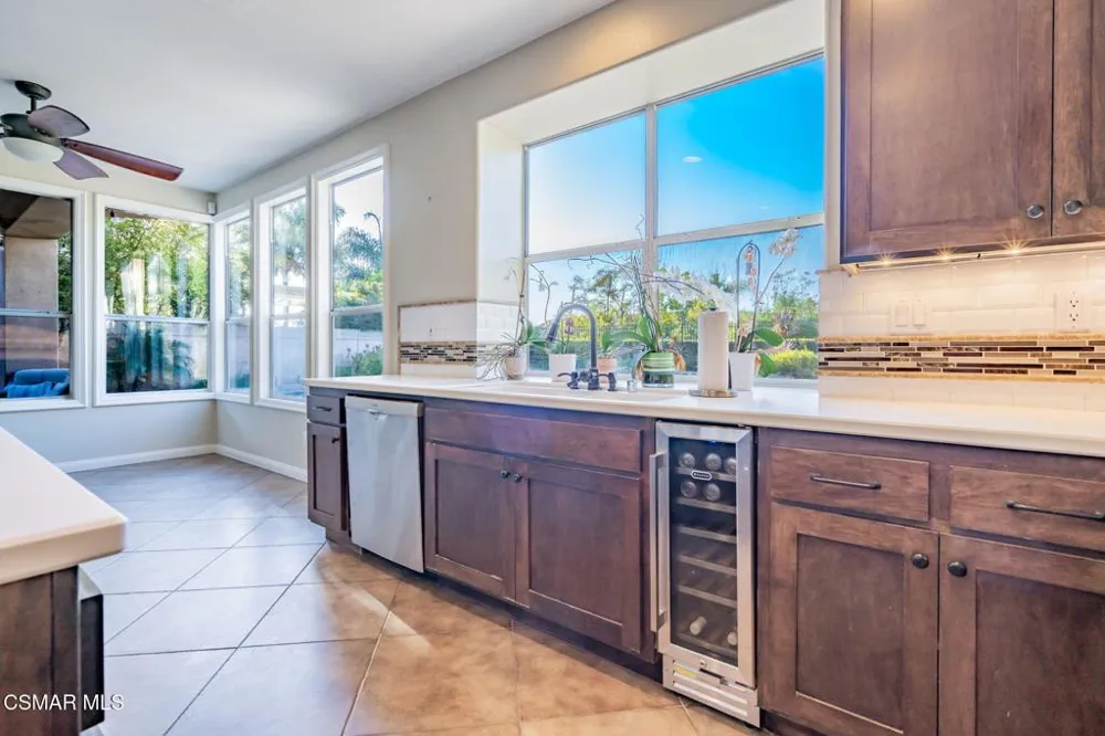 713 Twillin Court Simi Valley, CA 93065