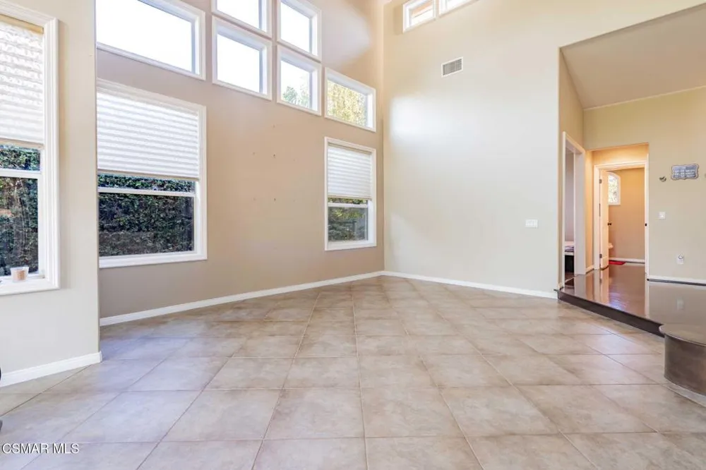 713 Twillin Court Simi Valley, CA 93065