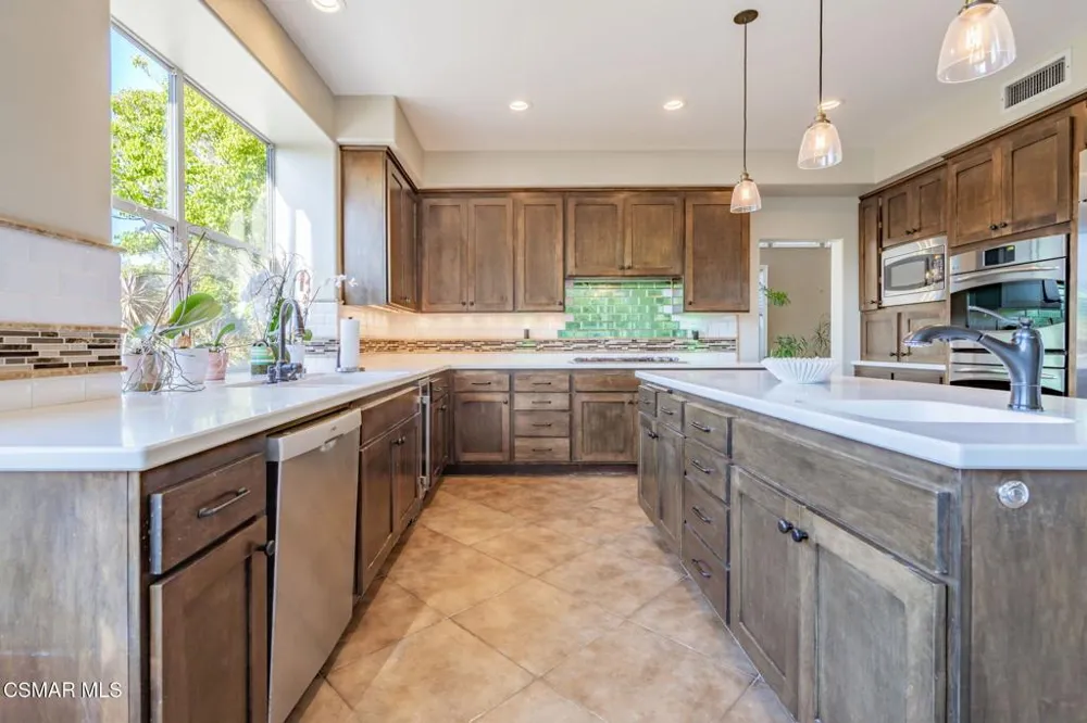 713 Twillin Court Simi Valley, CA 93065