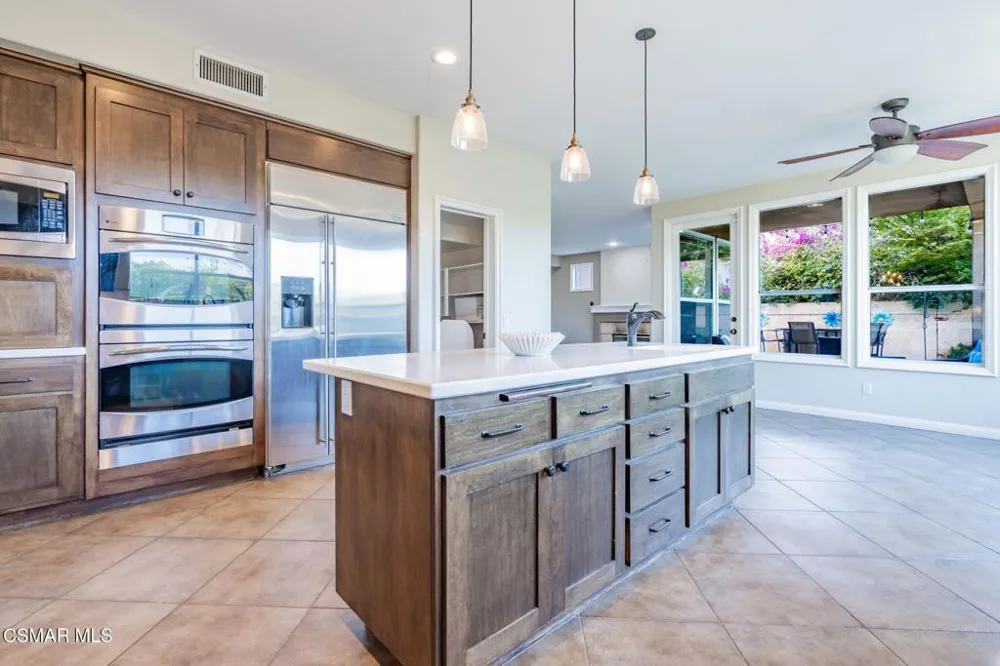 713 Twillin Court Simi Valley, CA 93065