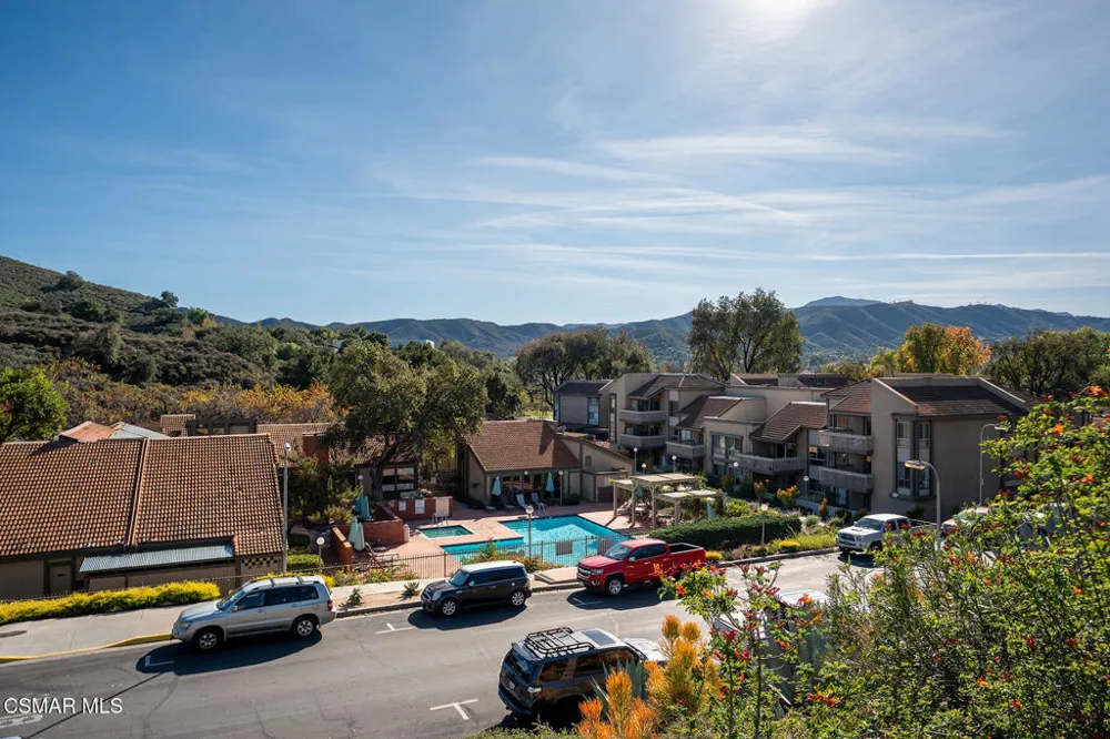 327 Chestnut Hill Court #11 Thousand Oaks, CA 91360