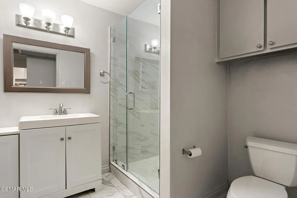 327 Chestnut Hill Court #11 Thousand Oaks, CA 91360