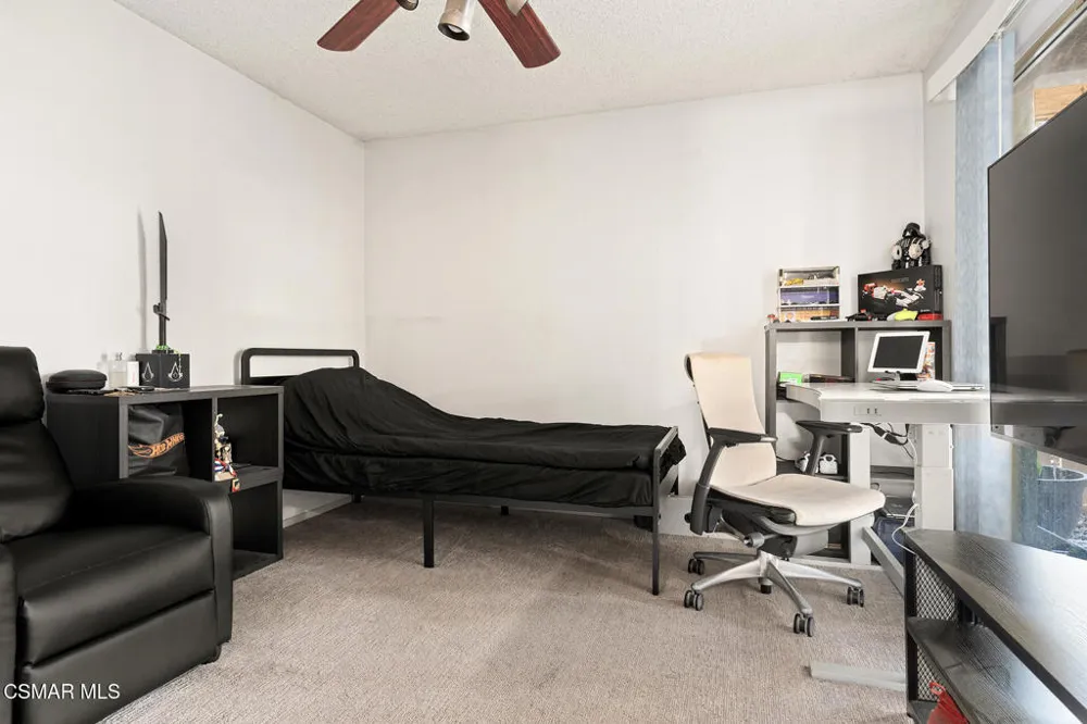 327 Chestnut Hill Court #11 Thousand Oaks, CA 91360
