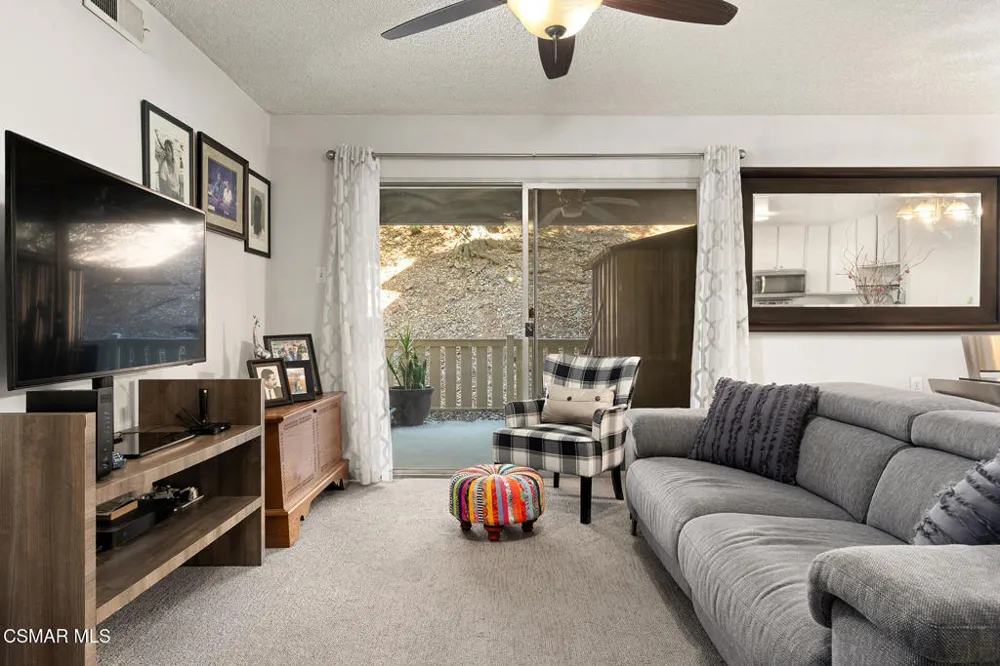 327 Chestnut Hill Court #11 Thousand Oaks, CA 91360