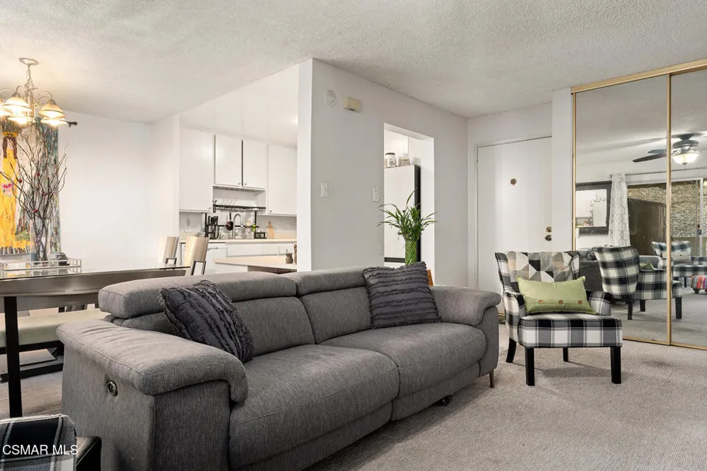 327 Chestnut Hill Court #11 Thousand Oaks, CA 91360