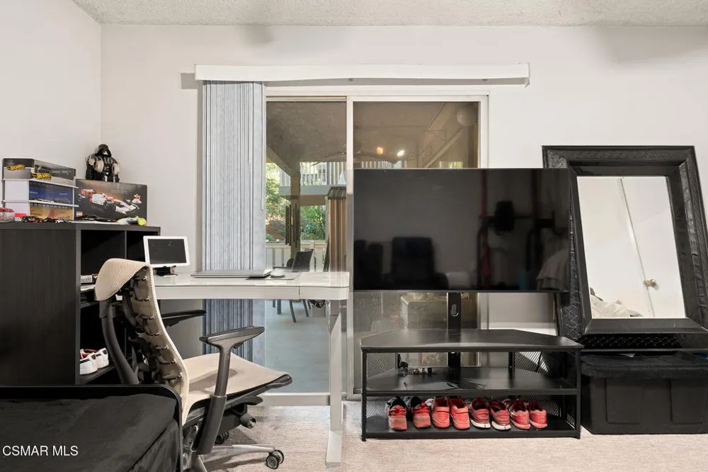 327 Chestnut Hill Court #11 Thousand Oaks, CA 91360