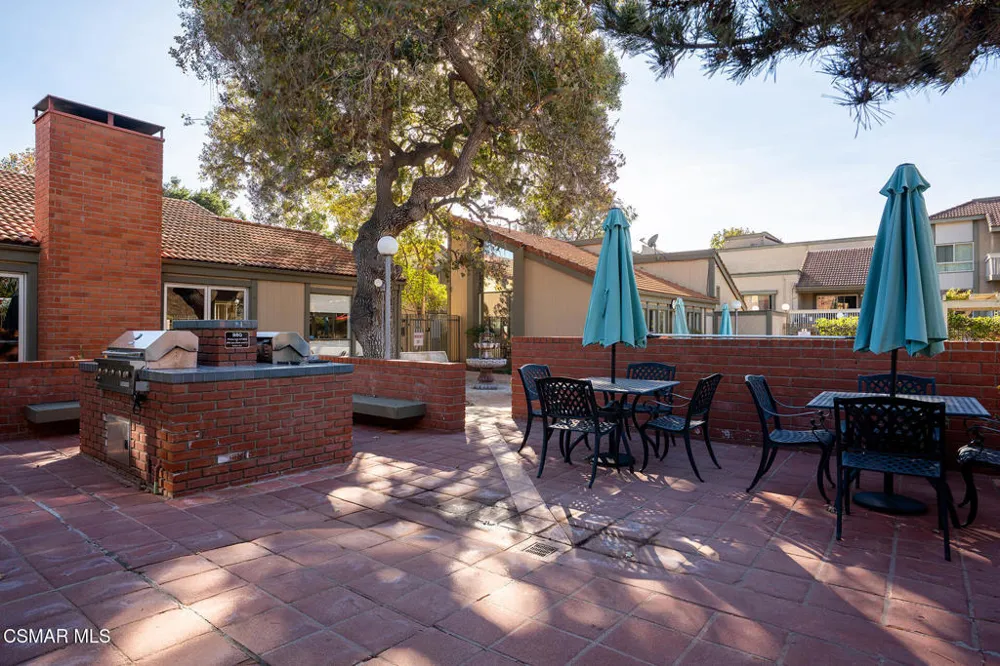 327 Chestnut Hill Court #11 Thousand Oaks, CA 91360