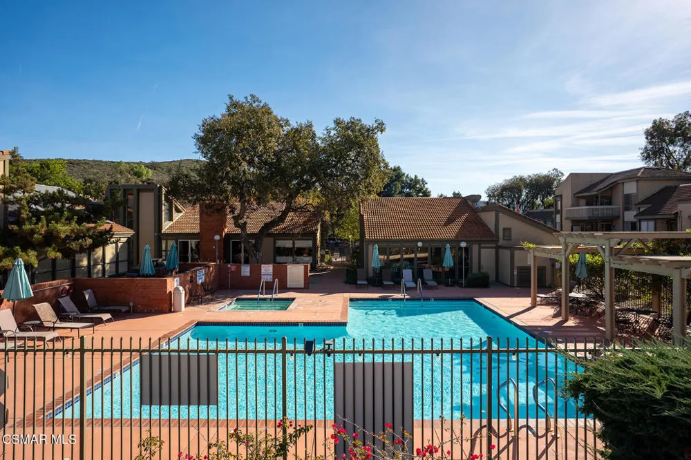 327 Chestnut Hill Court #11 Thousand Oaks, CA 91360