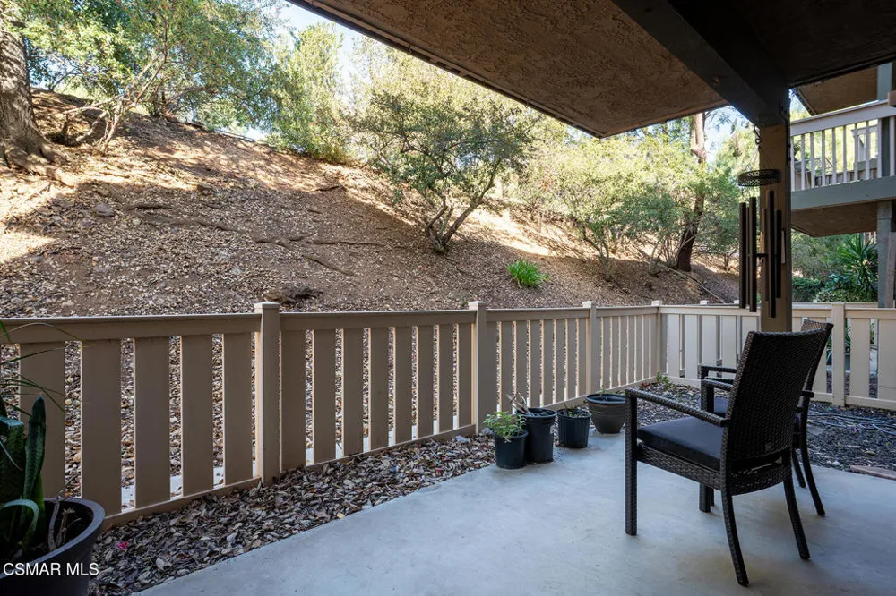 327 Chestnut Hill Court #11 Thousand Oaks, CA 91360