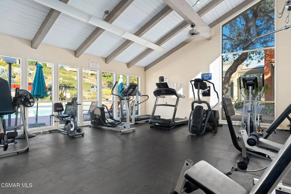 327 Chestnut Hill Court #11 Thousand Oaks, CA 91360