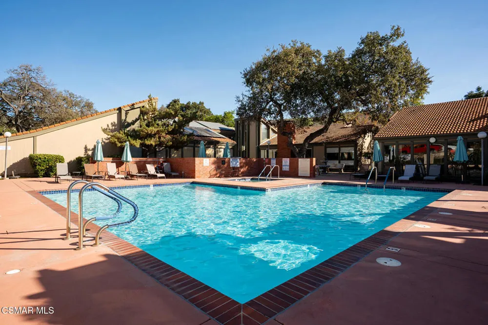327 Chestnut Hill Court #11 Thousand Oaks, CA 91360