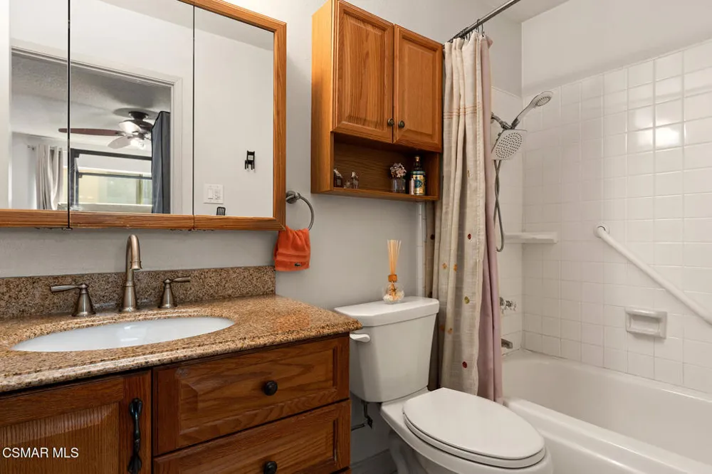 327 Chestnut Hill Court #11 Thousand Oaks, CA 91360