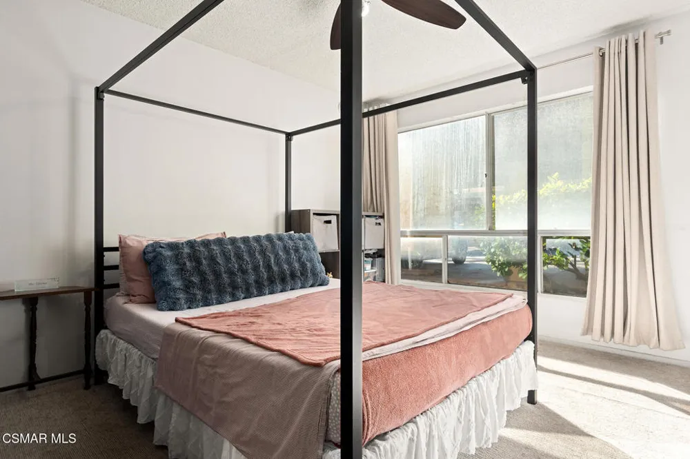 327 Chestnut Hill Court #11 Thousand Oaks, CA 91360