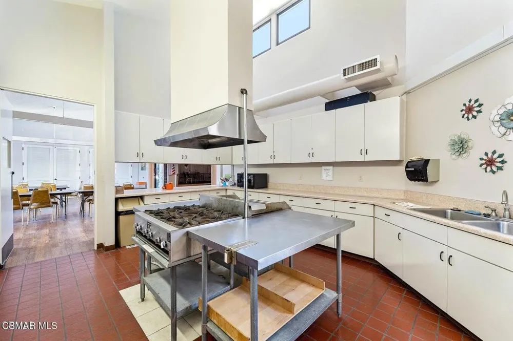 92 Poinsettia Gardens Drive Ventura, CA 93004