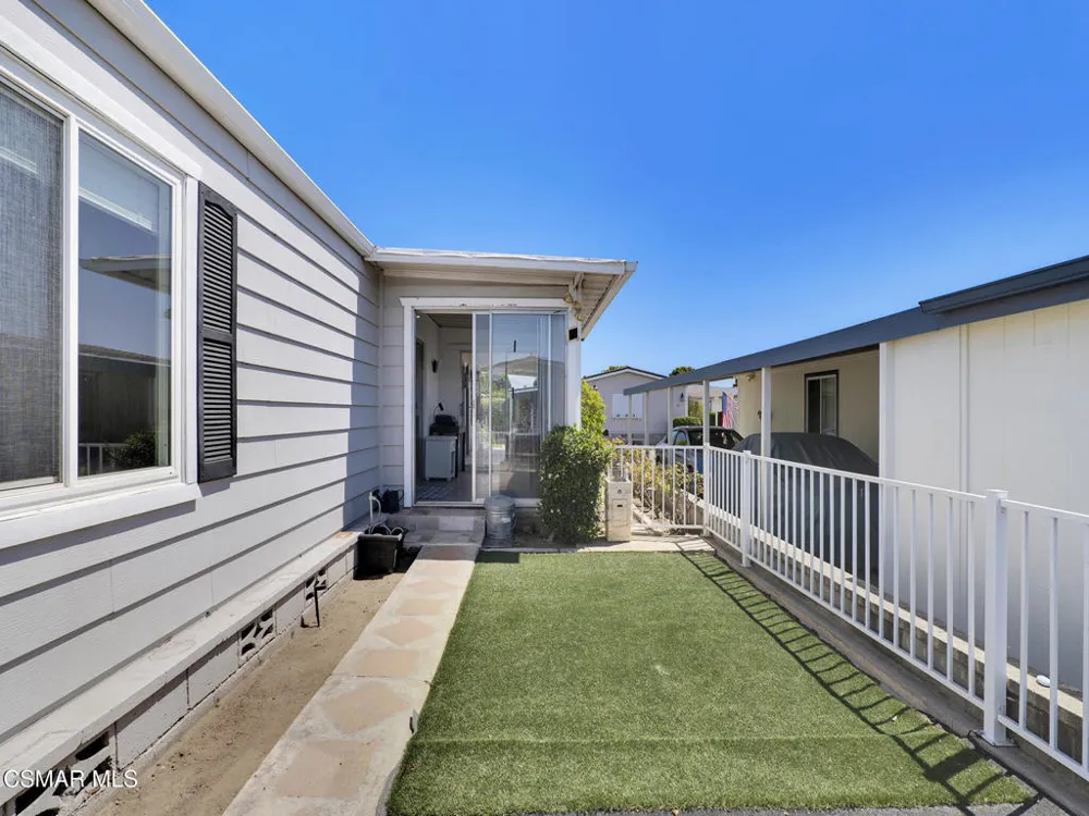 92 Poinsettia Gardens Drive Ventura, CA 93004