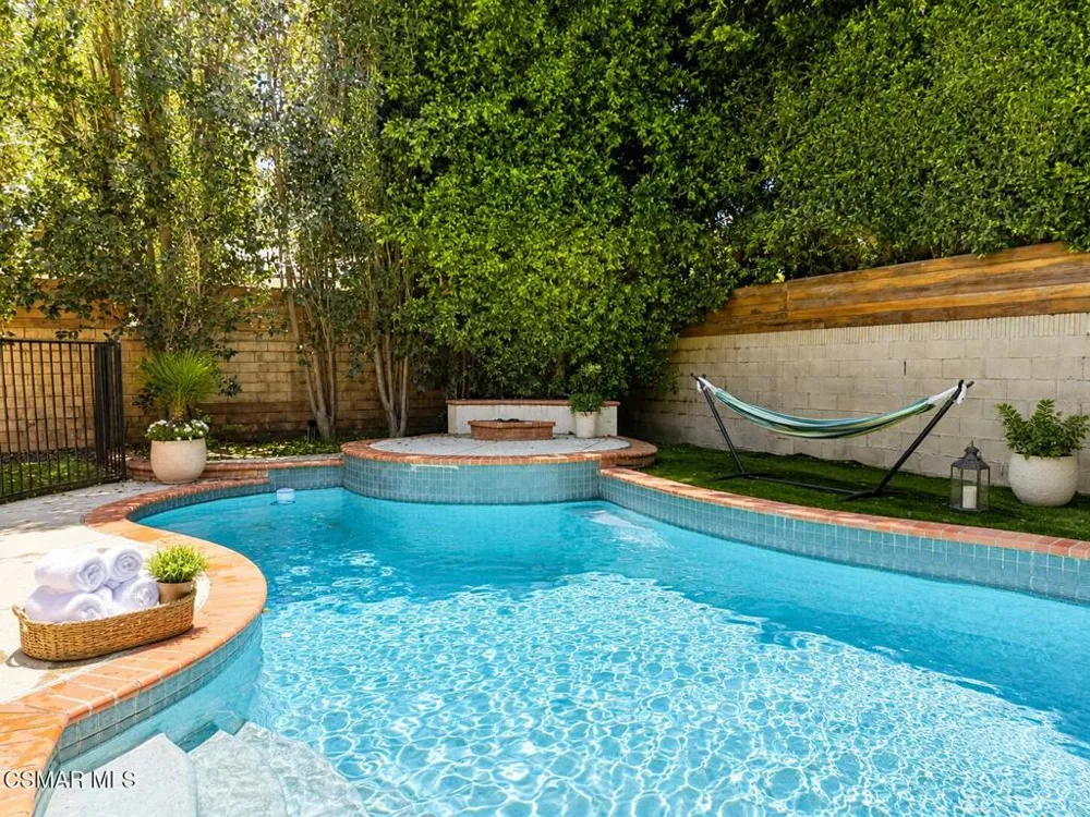 4535 Lennox Avenue Sherman Oaks, CA 91423