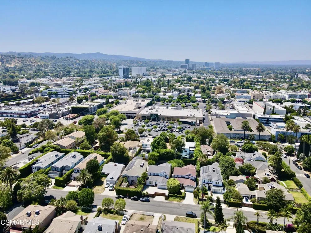 4535 Lennox Avenue Sherman Oaks, CA 91423