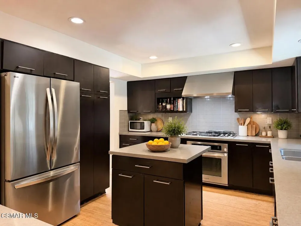 4535 Lennox Avenue Sherman Oaks, CA 91423