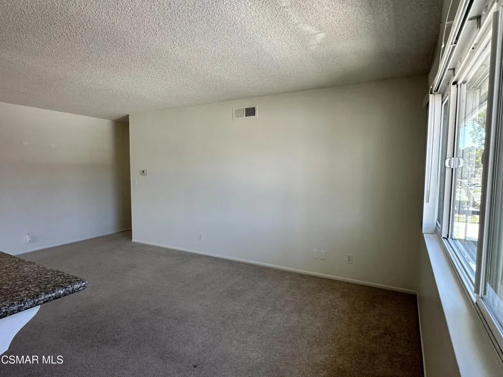 1669 Calle Zafiro Newbury Park, CA 91320