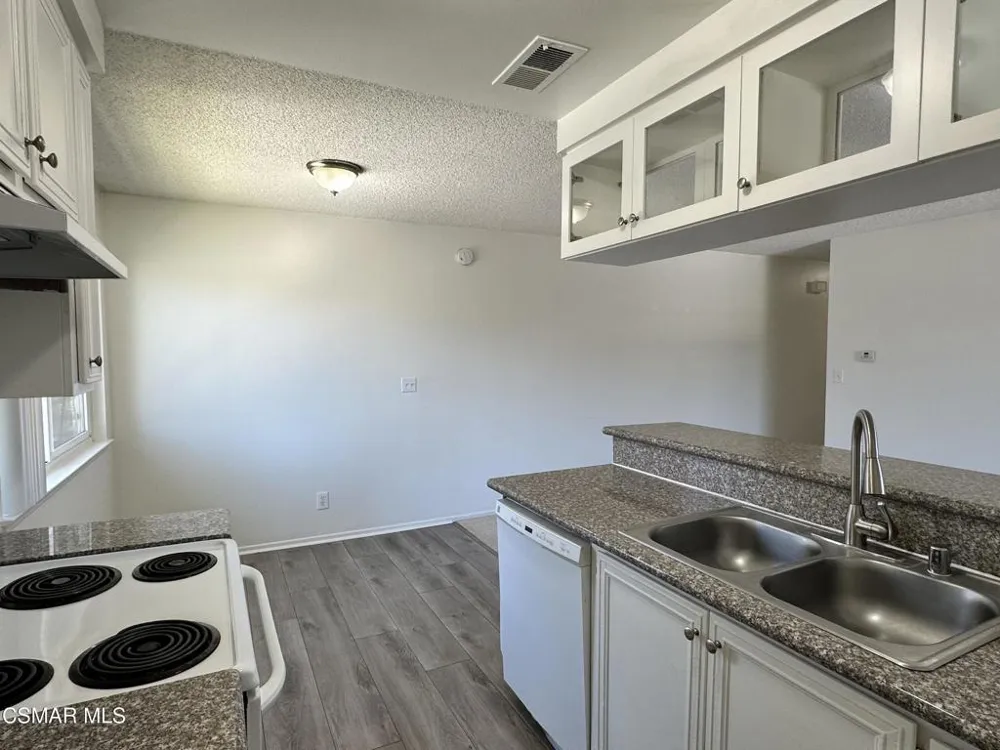 1669 Calle Zafiro Newbury Park, CA 91320