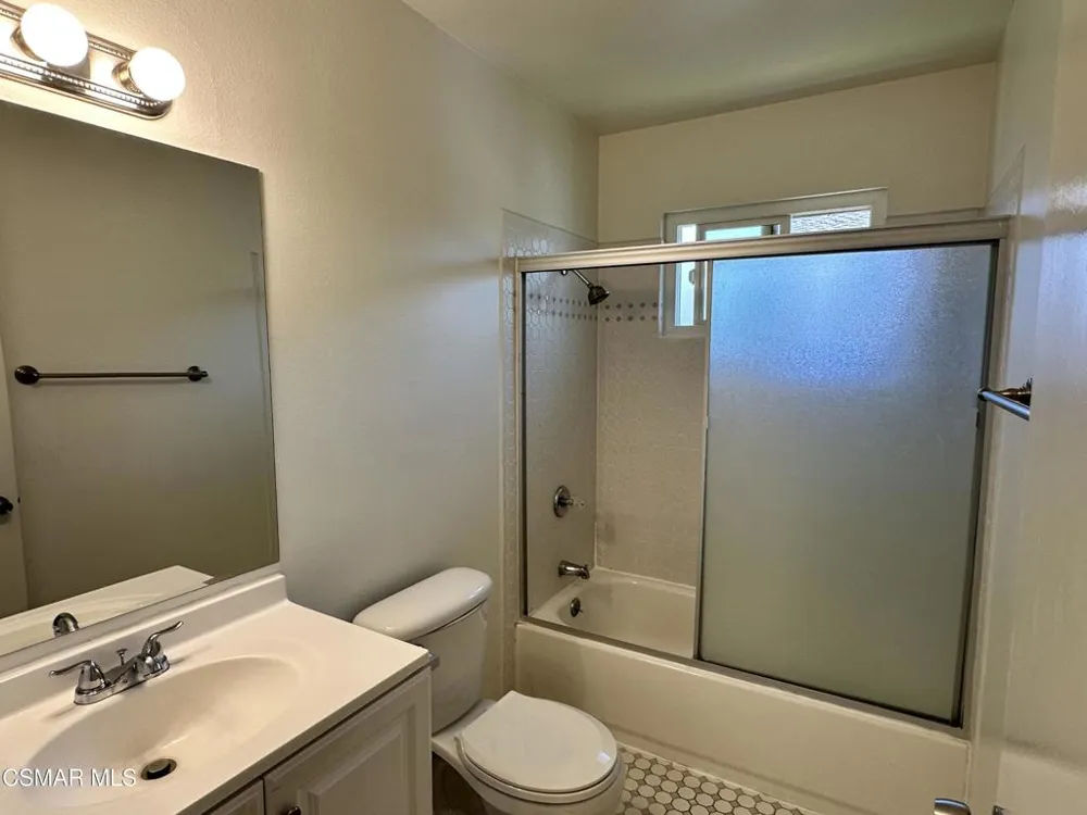 1669 Calle Zafiro Newbury Park, CA 91320