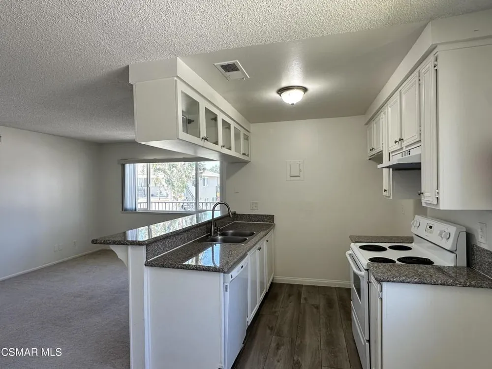 1669 Calle Zafiro Newbury Park, CA 91320