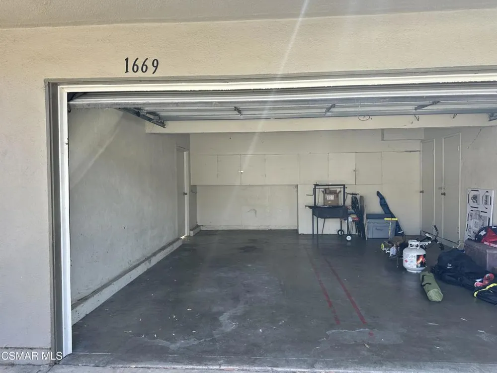1669 Calle Zafiro Newbury Park, CA 91320