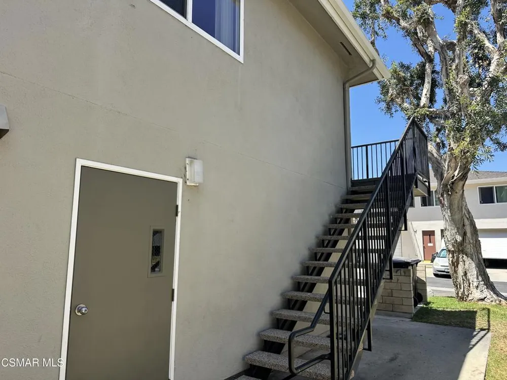 1669 Calle Zafiro Newbury Park, CA 91320