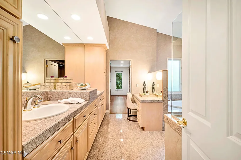 1687 Castlebridge Court Westlake Village, CA 91362