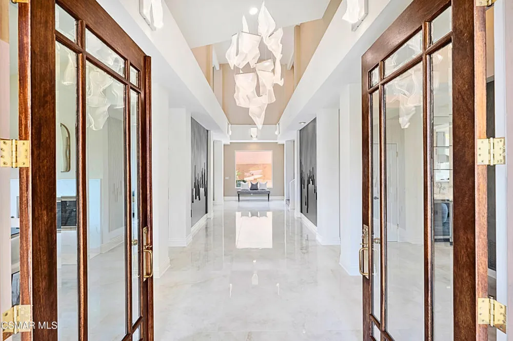 1687 Castlebridge Court Westlake Village, CA 91362