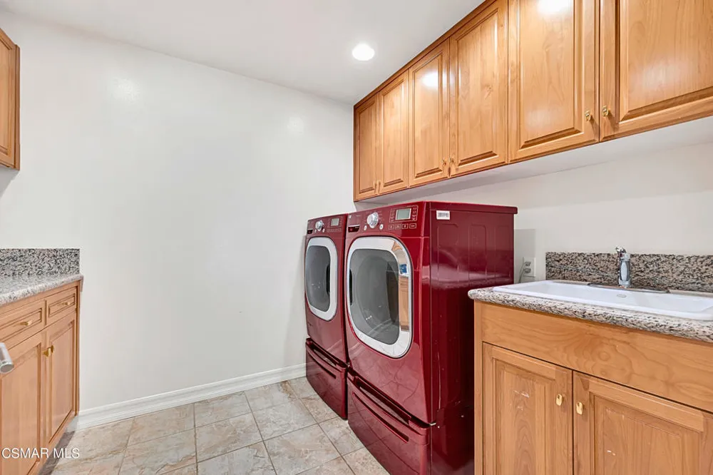 1687 Castlebridge Court Westlake Village, CA 91362