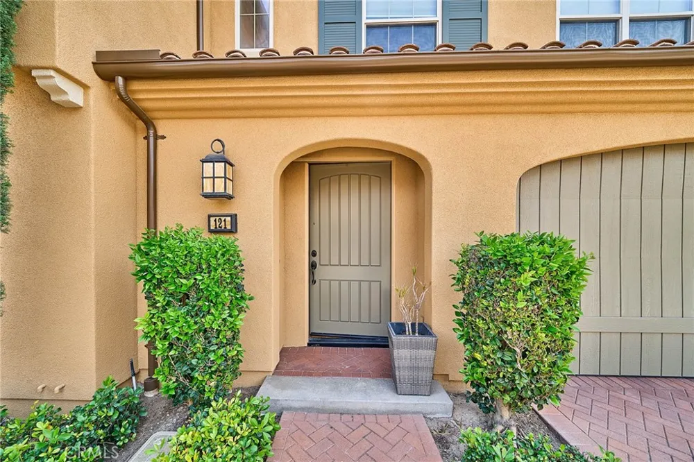 121 Baritone Irvine, CA 92620