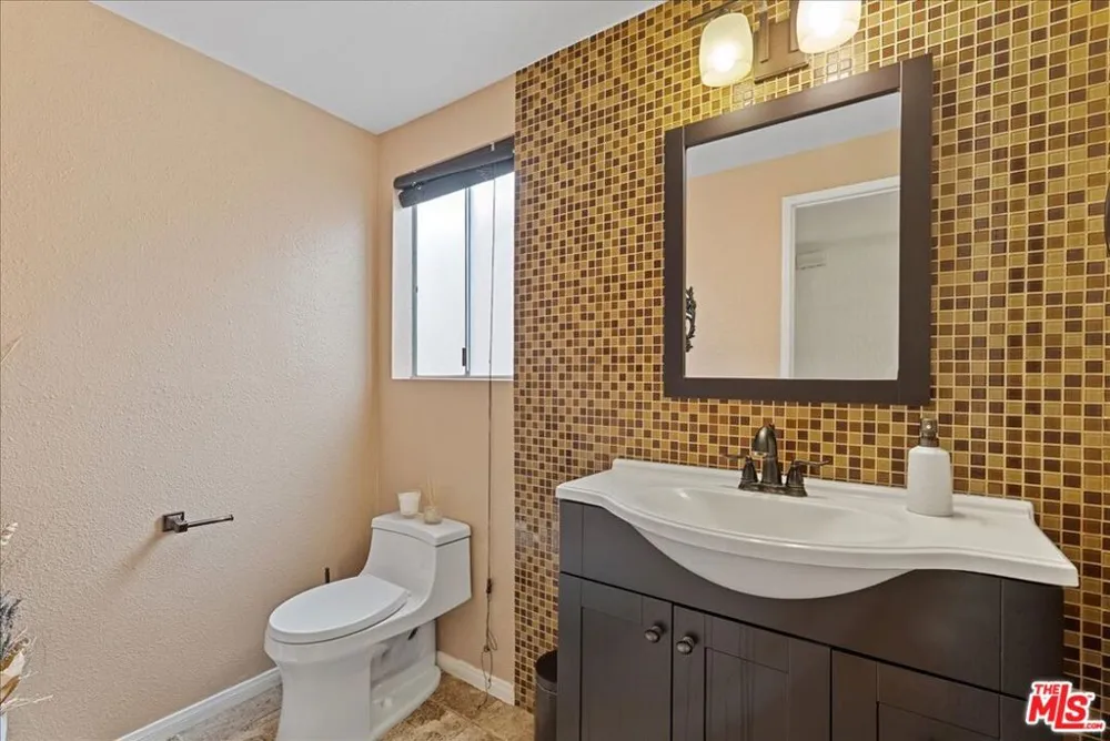 954 W 6th Street San Pedro, CA 90731
