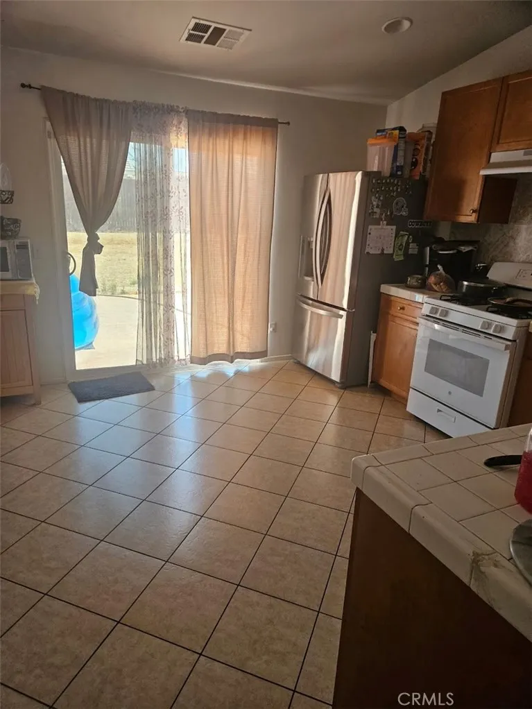 10965 Remington Adelanto, CA 92301