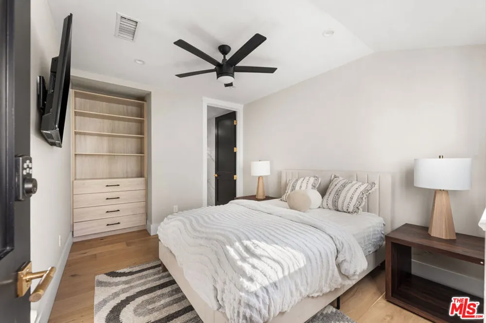 13339 Margate Street Van Nuys, CA 91401