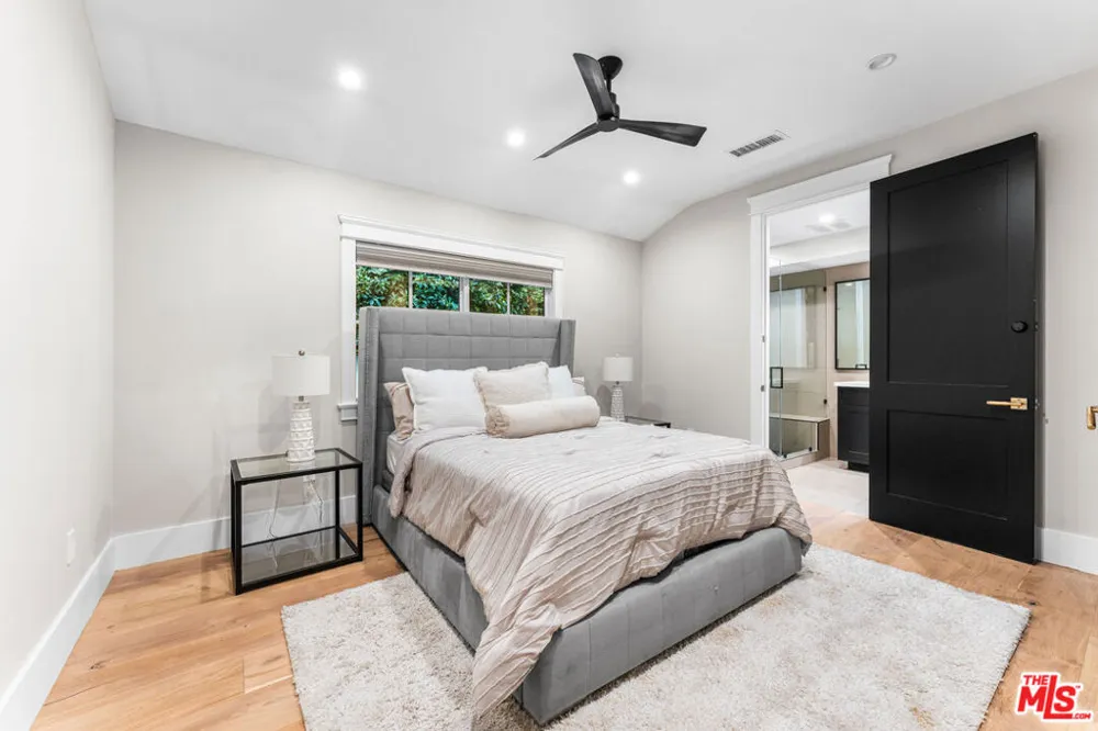 13339 Margate Street Van Nuys, CA 91401
