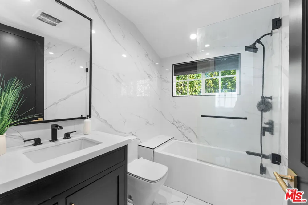 13339 Margate Street Van Nuys, CA 91401