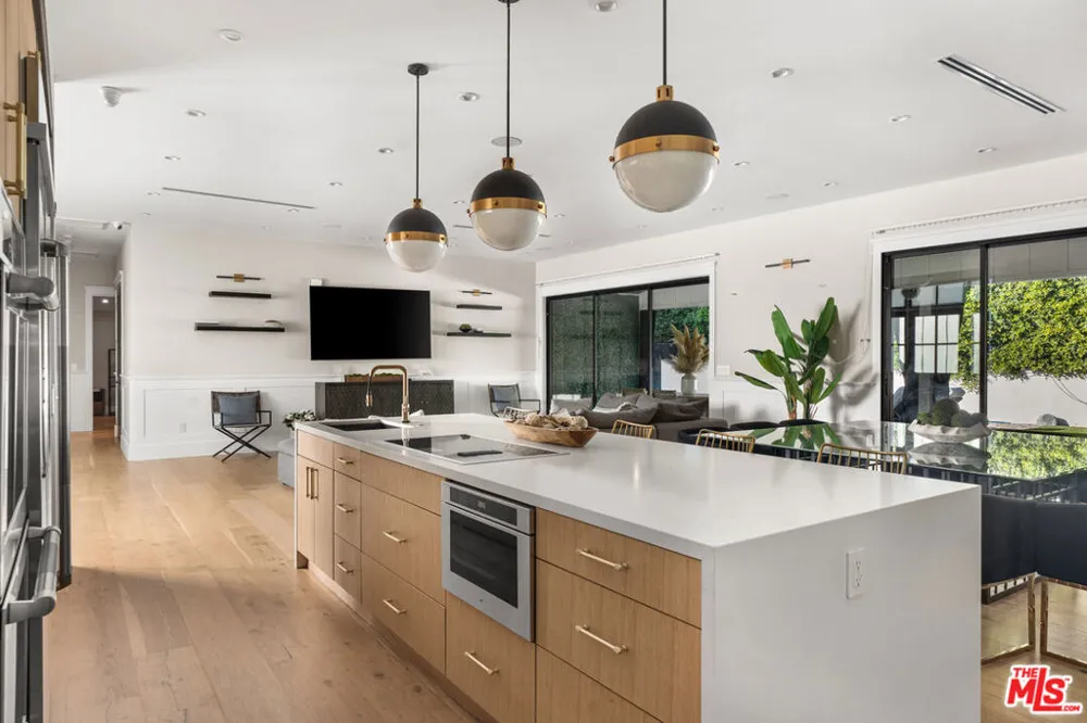 13339 Margate Street Van Nuys, CA 91401