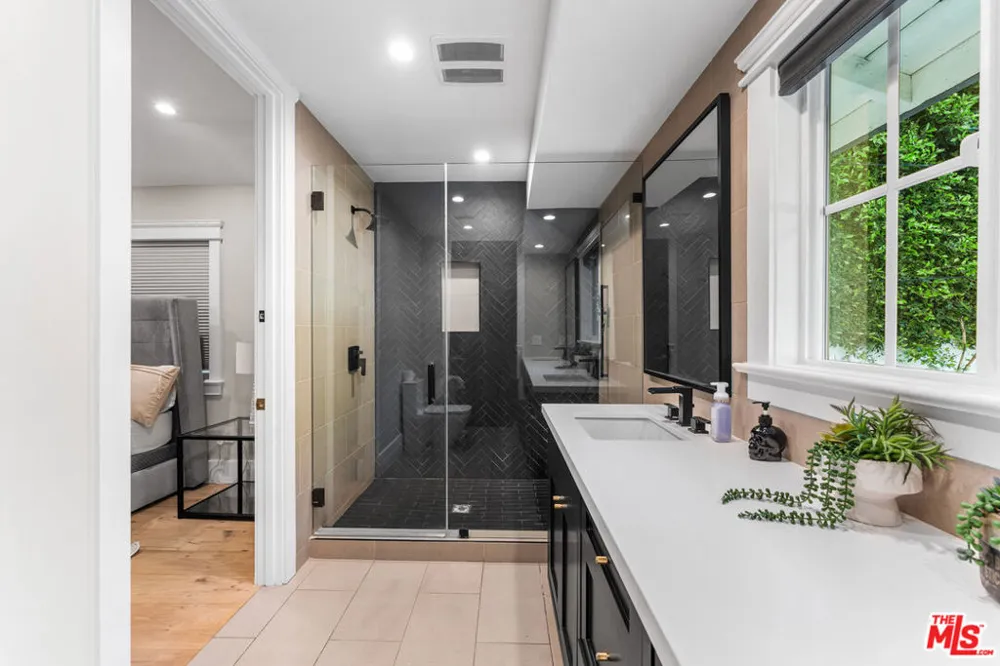 13339 Margate Street Van Nuys, CA 91401